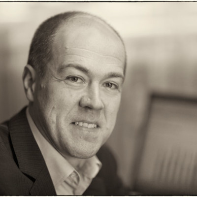 <strong>Klaus Bogner</strong> <br/><br/> Inhaber: seowebb Internetmarketing<br/> Telefon: 0 91 63/99 66 80<br/> E-Mail: info@seowebb.de <br/><br/> Seit mehreren Jahren berate ich die Verlagsdruckerei Schmidt beim Internetauftritt. Dazu gehörten diverse Webseiten, sowie die Programmierung des Shops „dieschwarzdrucker.de“. Auch diese Website durfte ich in Zusammenarbeit mit Mitarbeitern der Verlagsdruckerei Schmidt erstellen.<br/> Ein weiterer Schwerpunkt meiner Tätigkeit ist die Erstellung und Betreuung von Adwords Kampagnen sowie die Suchmaschinenoptimierung der Webseiten. Klaus Bogner